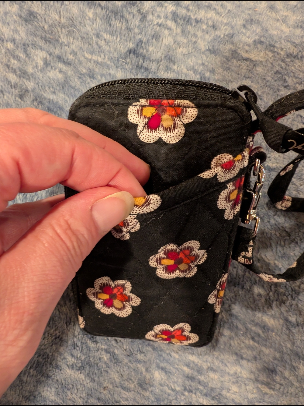 Vera Bradley Pirouette Black Quilted Floral Wristlet Wallet (Retired Pattern) - Picture 4 of 5